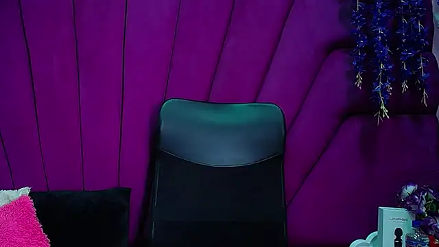 nathalia pink online show from October 17, 1:35 pm