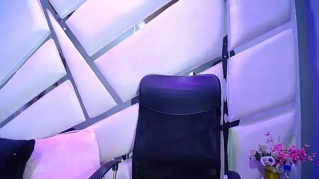 nathalia pink online show from December 20, 2:42 pm