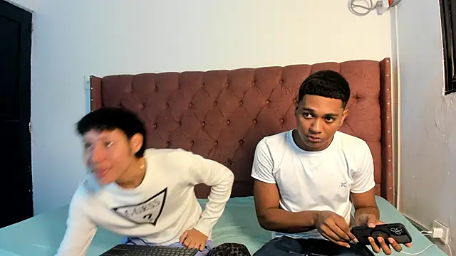 boys yourparty online show from December 2, 1:13 pm