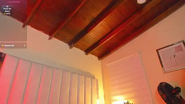 Snapshot of lil_hanna18 chatting on October 6, 8:09 pm lil hanna18 online show from October 6, 8:09 pm