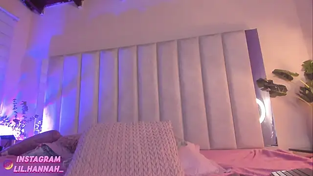 Snapshot of lil_hanna18 chatting on February 21, 10:50 am lil hanna18 online show from February 21, 10:50 am