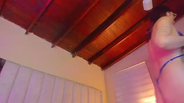 Snapshot of lil_hanna18 chatting on November 21, 11:20 am lil hanna18 online show from November 21, 11:20 am