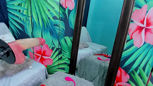 Snapshot of Mieldeluna chatting on December 19, 4:49 am Mieldeluna online show from December 19, 4:49 am