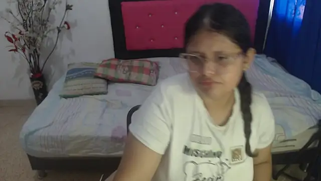 Snapshot of angel_barbie_1 chatting on November 6, 3:38 pm angel barbie 1 online show from November 6, 3:38 pm