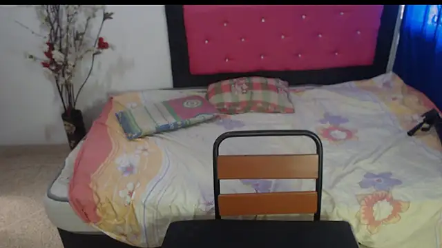 Snapshot of angel_barbie_1 chatting on September 18, 3:26 pm angel barbie 1 online show from September 18, 3:26 pm