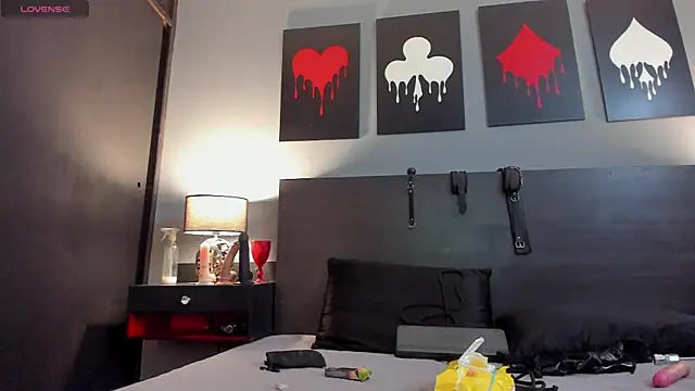 Snapshot of Samantha_Mouret chatting on December 18, 5:17 pm Samantha Mouret online show from December 18, 5:17 pm