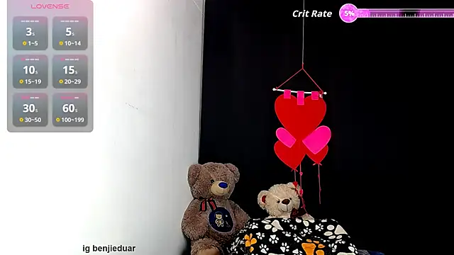 Snapshot of benji_hoter chatting on February 24, 10:21 pm benji hoter online show from February 24, 10:21 pm