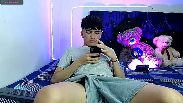 Snapshot of benji_hoter chatting on October 22, 7:02 pm benji hoter online show from October 22, 7:02 pm