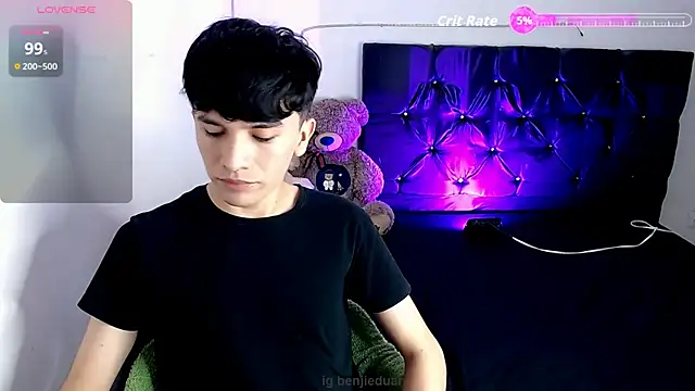 Snapshot of benji_hoter chatting on October 30, 10:06 pm benji hoter online show from October 30, 10:06 pm