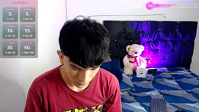 Snapshot of benji_hoter chatting on November 15, 6:12 pm benji hoter online show from November 15, 6:12 pm