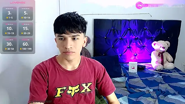 Snapshot of benji_hoter chatting on November 16, 10:24 pm benji hoter online show from November 16, 10:24 pm