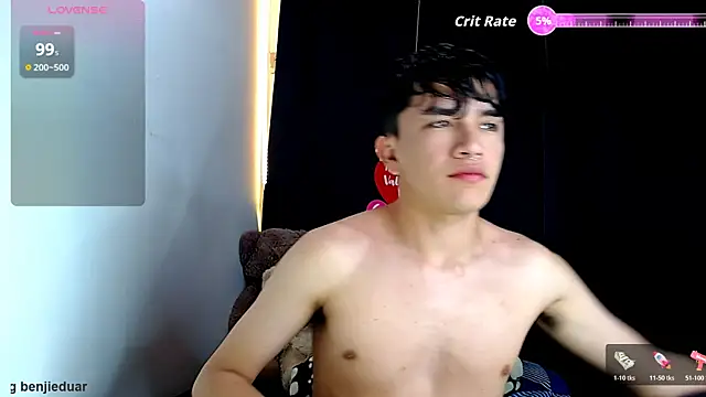 Snapshot of benji_hoter chatting on February 11, 1:00 pm benji hoter online show from February 11, 1:00 pm