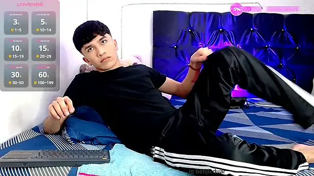 Snapshot of benji_hoter chatting on November 12, 10:02 pm benji hoter online show from November 12, 10:02 pm