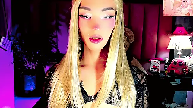 Snapshot of dollswit01 chatting on November 2, 2:38 am dollswit01 online show from November 2, 2:38 am