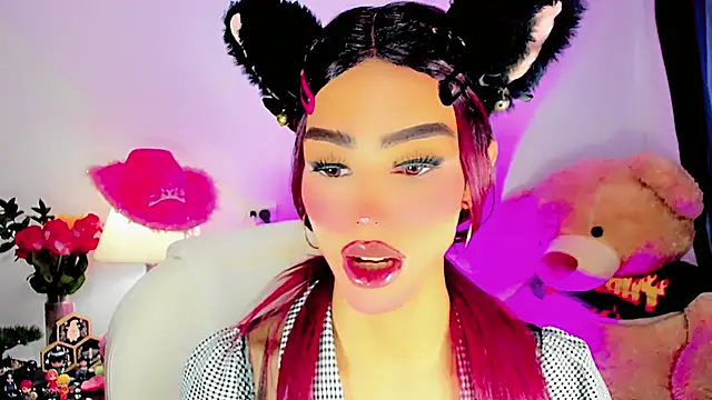 Snapshot of dollswit01 chatting on February 16, 8:00 pm dollswit01 online show from February 16, 8:00 pm