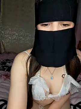 tia47 online show from February 12, 6:40 pm