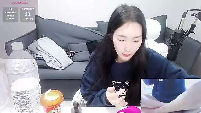 Snapshot of meow_S2 chatting on January 1, 7:41 am meow S2 online show from January 1, 7:41 am