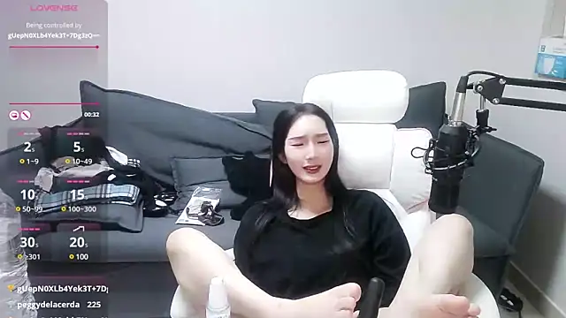 Snapshot of meow_S2 chatting on January 13, 10:14 am meow S2 online show from January 13, 10:14 am