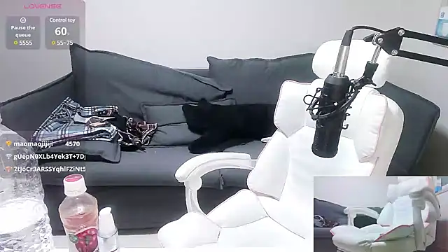 Snapshot of meow_S2 chatting on January 2, 10:16 am meow S2 online show from January 2, 10:16 am