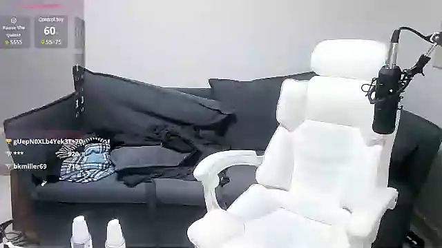 Snapshot of meow_S2 chatting on December 19, 10:13 am meow S2 online show from December 19, 10:13 am