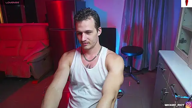 Snapshot of mickeypict chatting on November 4, 6:50 am mickeypict online show from November 4, 6:50 am