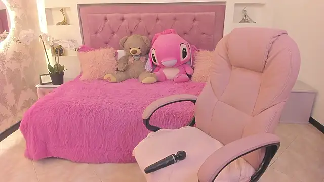 Maavca  online show from March 25, 8:30 pm