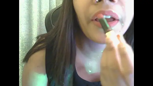 Snapshot of AngelLiza69 chatting on July 5, 12:45 pm AngelLiza69 online show from July 5, 12:45 pm