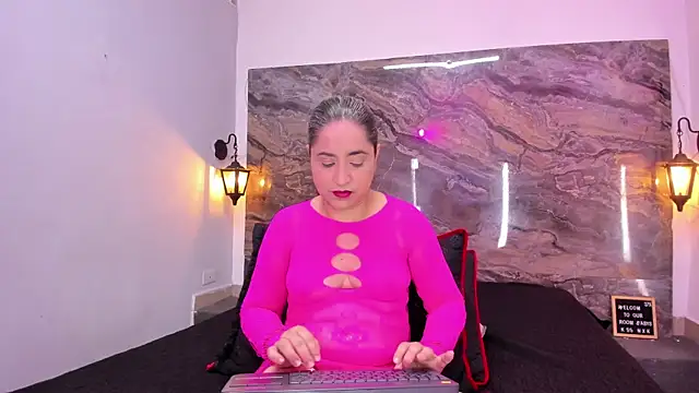 Yaya    11 online show from May 26, 10:52 pm