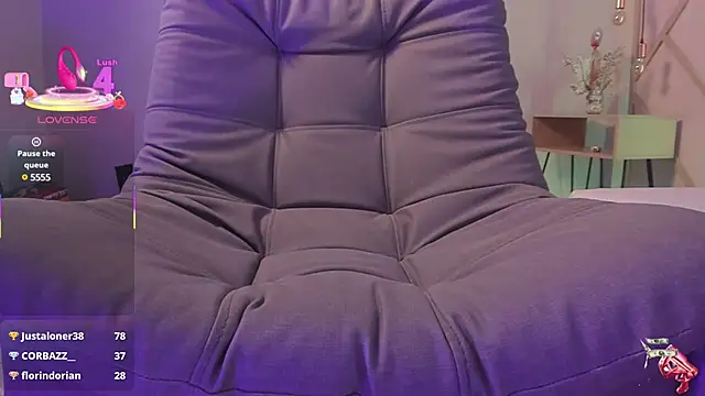 Snapshot of SophieHarris_ chatting on March 11, 10:42 pm SophieHarris online show from March 11, 10:42 pm