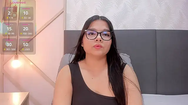 Snapshot of SophieHarris_ chatting on June 9, 6:53 pm SophieHarris online show from June 9, 6:53 pm
