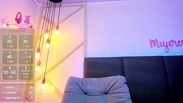 Snapshot of SophieHarris_ chatting on March 20, 1:35 am SophieHarris online show from March 20, 1:35 am