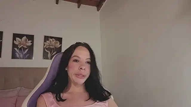 Snapshot of AnneGagner chatting on January 14, 10:24 pm AnneGagner online show from January 14, 10:24 pm