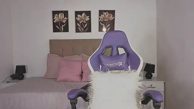 Snapshot of AnneGagner chatting on January 9, 9:00 pm AnneGagner online show from January 9, 9:00 pm