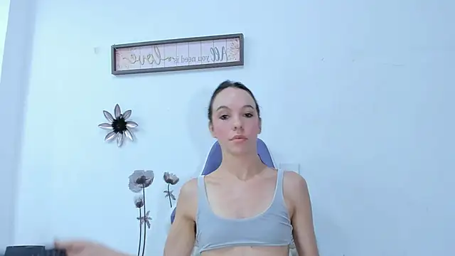 Snapshot of AnneGagner chatting on January 6, 9:00 pm AnneGagner online show from January 6, 9:00 pm