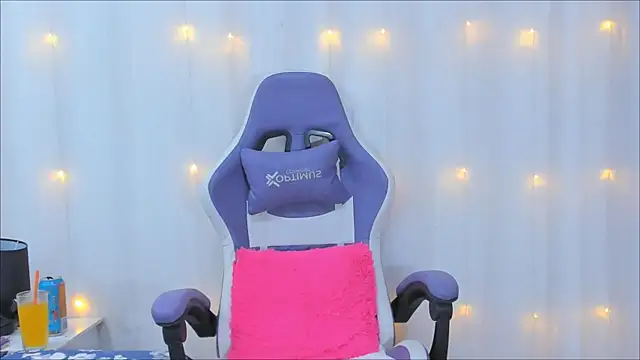 Snapshot of AnneGagner chatting on February 7, 11:34 pm AnneGagner online show from February 7, 11:34 pm