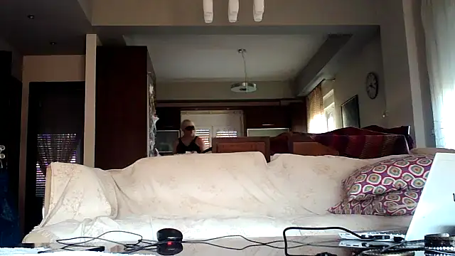 Snapshot of Kalia_Cross chatting on November 18, 7:22 am Kalia Cross online show from November 18, 7:22 am