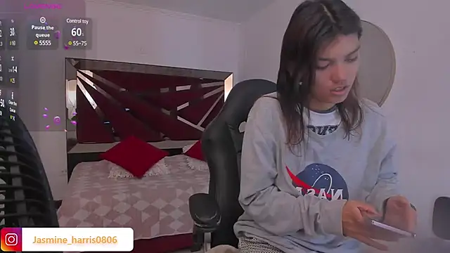 Snapshot of JasmineHarris chatting on February 20, 11:42 am JasmineHarris online show from February 20, 11:42 am