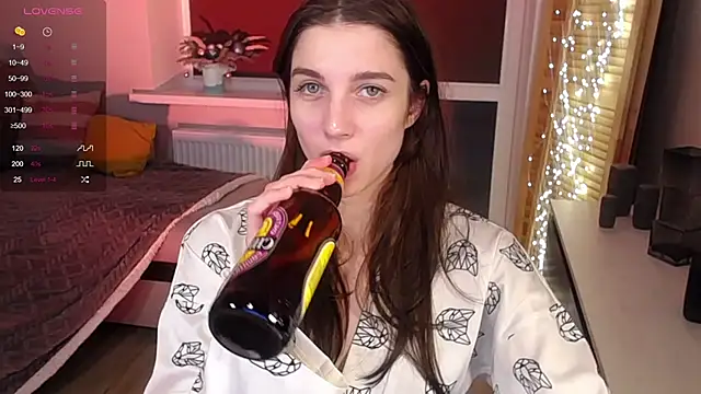 Snapshot of Abigail_Wills chatting on February 12, 12:27 am Abigail Wills online show from February 12, 12:27 am