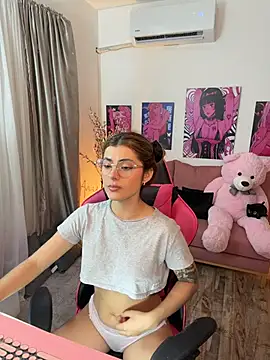 Snapshot of annieesweett chatting on June 25, 10:59 pm annieesweett online show from June 25, 10:59 pm