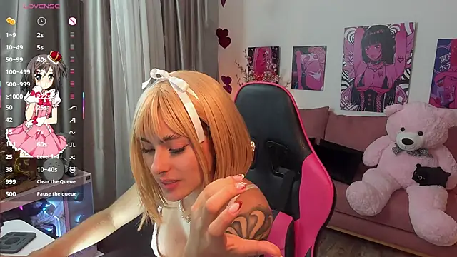 annieesweett online show from April 21, 1:42 am