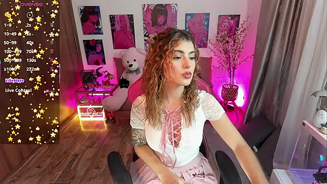 Snapshot of annieesweett chatting on July 8, 7:47 pm annieesweett online show from July 8, 7:47 pm