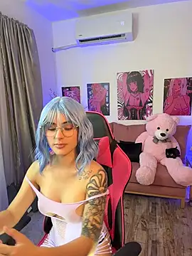 Snapshot of annieesweett chatting on July 2, 3:23 am annieesweett online show from July 2, 3:23 am