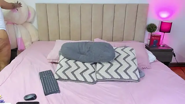 HannaRousse  online show from October 24, 8:08 pm