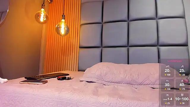 HOTTY RED  online show from October 17, 6:43 pm