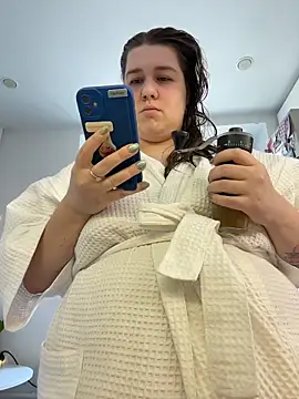 SuzieMurray online show from March 28, 8:15 am