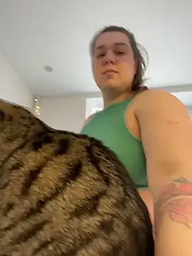 SuzieMurray online show from April 15, 9:15 am