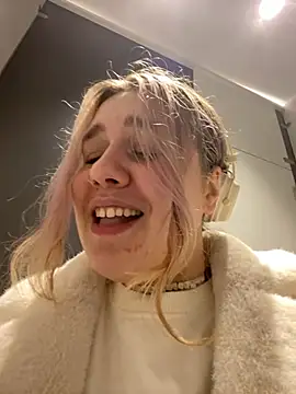 SuzieMurray online show from February 26, 11:32 am