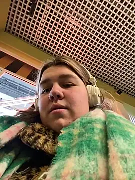 SuzieMurray online show from March 21, 8:17 am