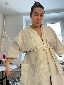 SuzieMurray online show from February 13, 8:25 am