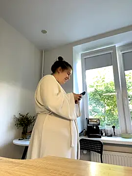 SuzieMurray online show from September 19, 10:30 am